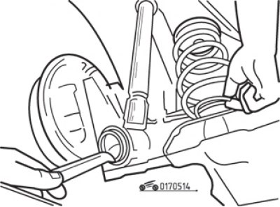 Рис. 5.14. Отведение вниз рычага подвески и снятие пружины