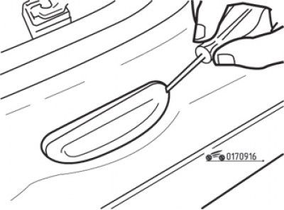 Рис. 9.16. Снятие фонаря освещения заднего номерного знака