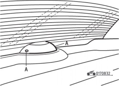 Рис. 8.32. Снятие верхнего стоп-сигнала (кузов седан): А – фиксирующие лапки фонаря