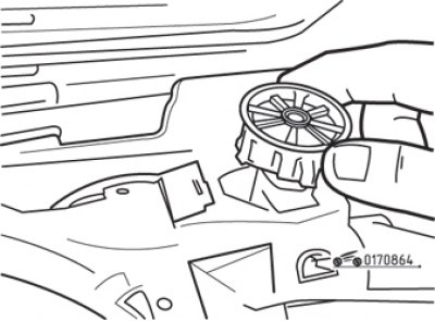 Мал. 8.64. Адлучэнне гучнагаварыцеля ад верхняй часткі панэлі прыбораў