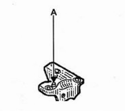 1. Подведите ось в сборе под места крепления к кузову. Проверьте направление пальца (А) опоры оси:…