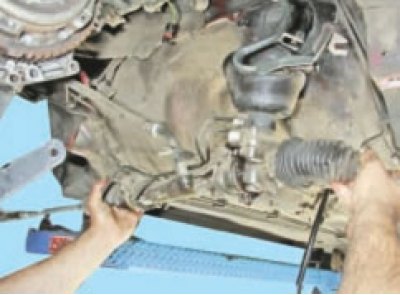 remove the steering gear from under the car;