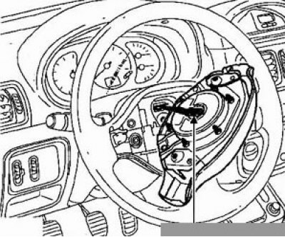 3. Отверните два болта крепления модуля подушки безопасности (снизу рулевого колеса) и отсоедините…
