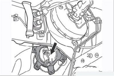 Рисунок 6.21. Установка защитного чехла складывающегося рулевого вала в моторном отсеке