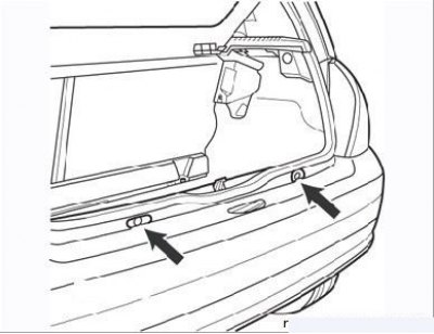 раз'яднайце кантактны раз'ём ліхтара асвятлення нумарнога знака і зніміце ліхтар (Малюнак 9.16);