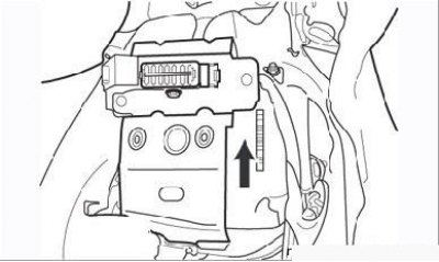 Рисунок 9.124. Стрелка на корпусе ЭБУ направлена по ходу автомобиля