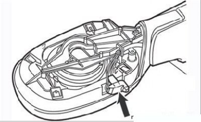 Рисунок 8.55. Датчик температуры наружного воздуха в зеркале заднего вида